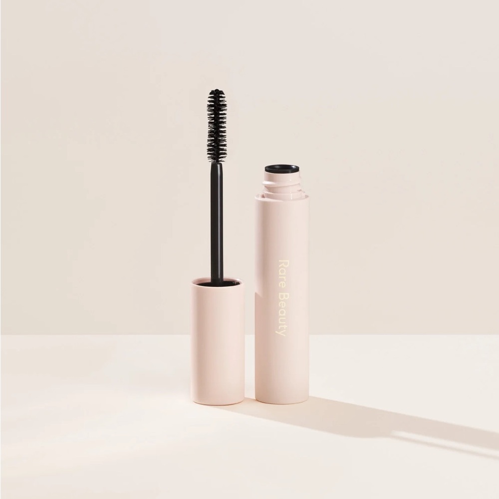 RARE BEAUTY Perfect Strokes Universal Volumizing Mascara